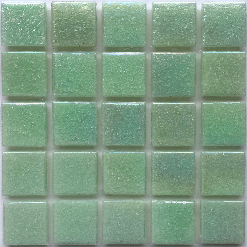 Mosaico di vetro iridescente 20mm verde germoglio
